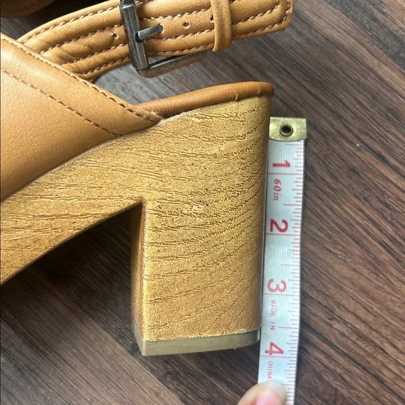 Universal Thread cognac colored clog heels size 6 EUC - Picture 8 of 9